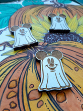 Load image into Gallery viewer, "Mickey And Minnie Ghost Pair" Pin/Magnet