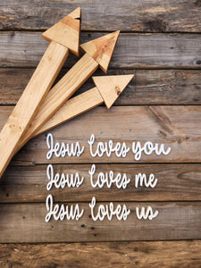 'Jesus Loves' Rustic Arrow