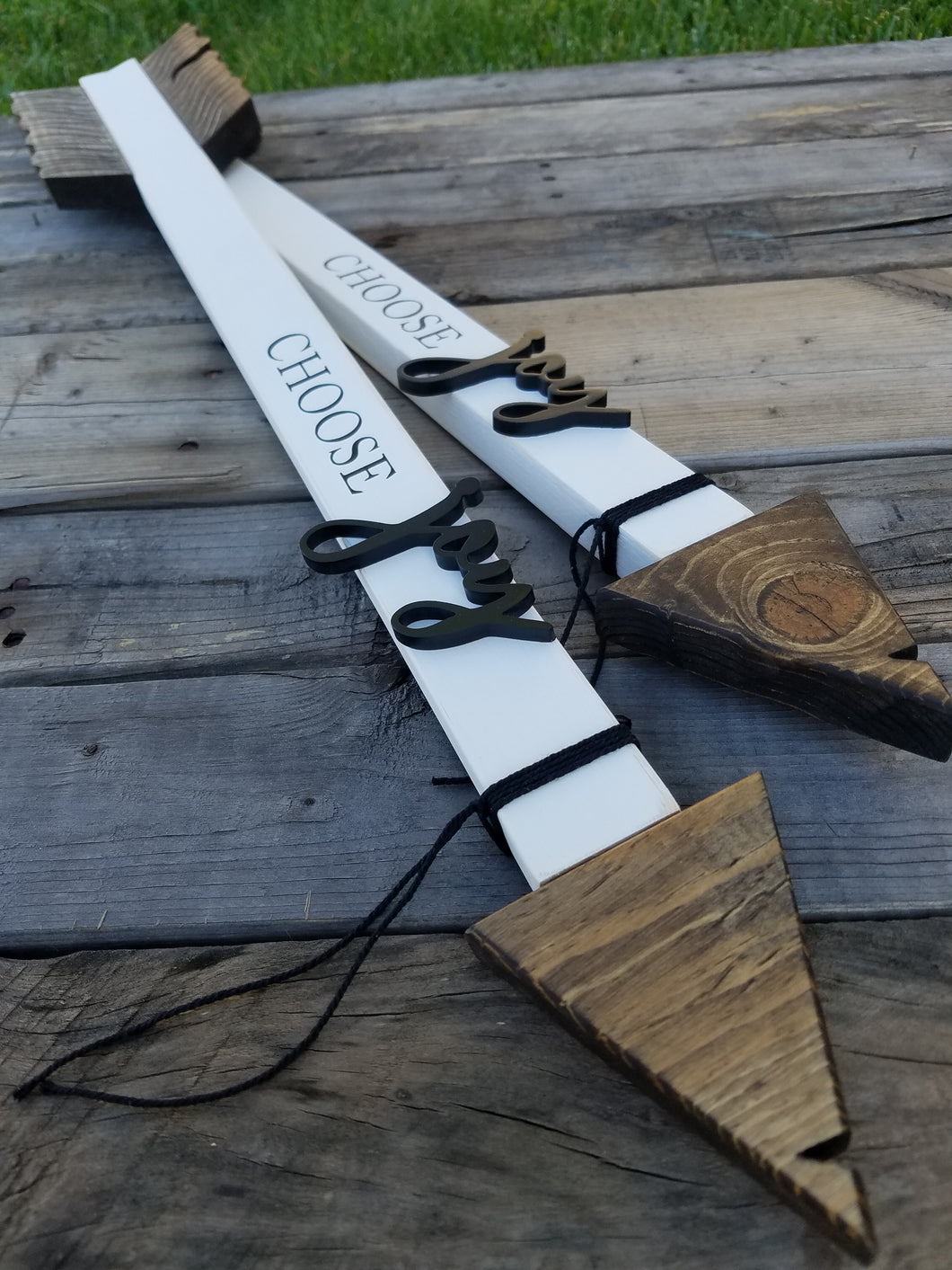 'CHOOSE joy' Rustic Arrow