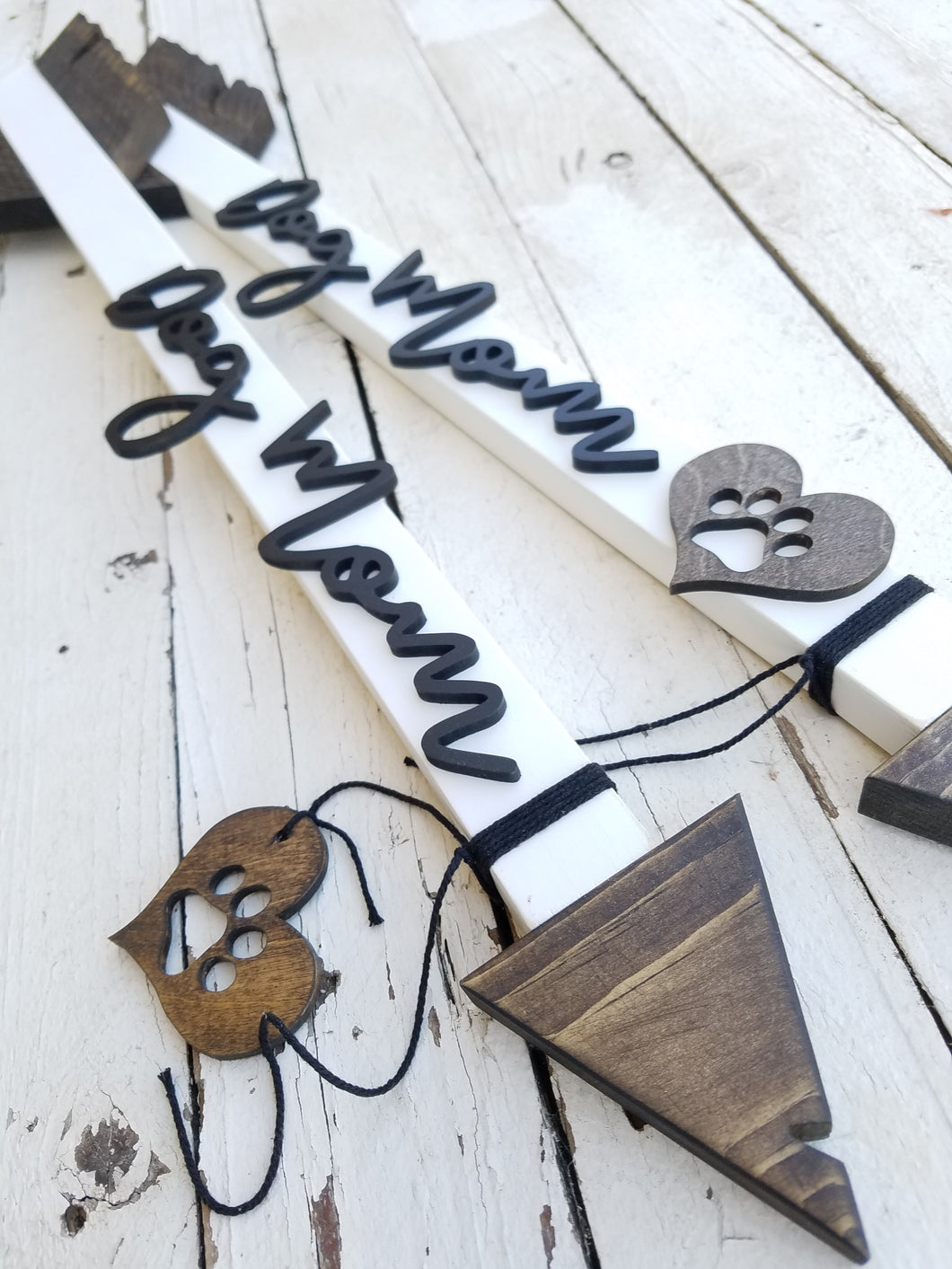 'Dog Mom' Rustic Arrow