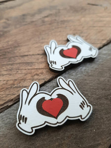 Animated Love Hands Pin/Magnet