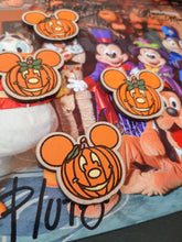 Load image into Gallery viewer, &quot;Mickey and Minnie Pumpkin&quot; Pin/Magnet Pair
