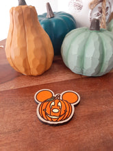 Load image into Gallery viewer, &quot;Mickey and Minnie Pumpkin&quot; Pin/Magnet Pair
