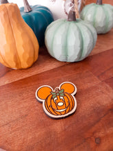 Load image into Gallery viewer, &quot;Mickey and Minnie Pumpkin&quot; Pin/Magnet Pair
