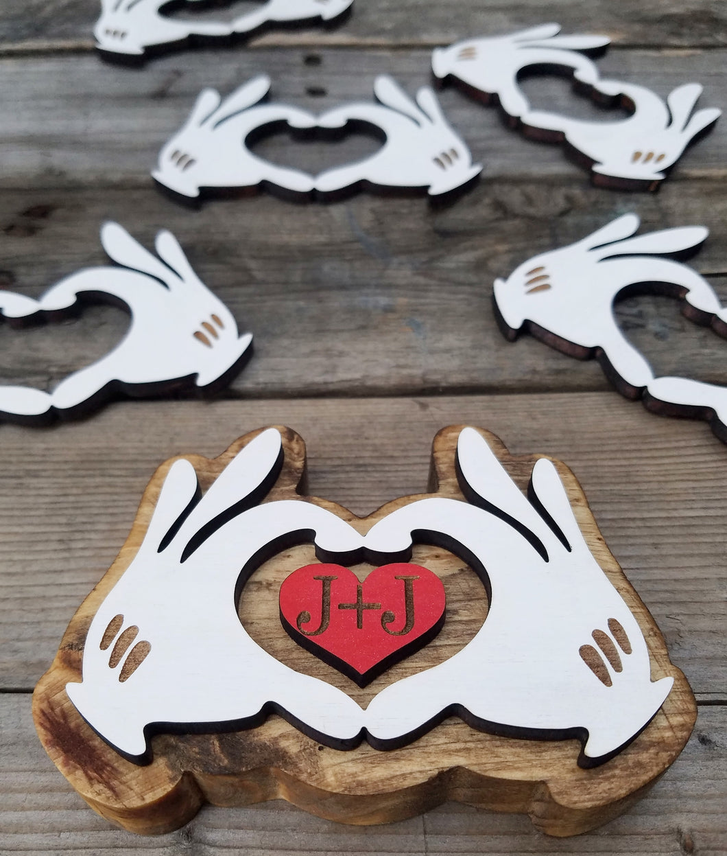 Animated Farmhouse Hands w/Custom Heart